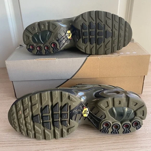 Nike Air Max Plus GS Olive Green Cargo Sneakers- SZ 5.5 Y- 7 W